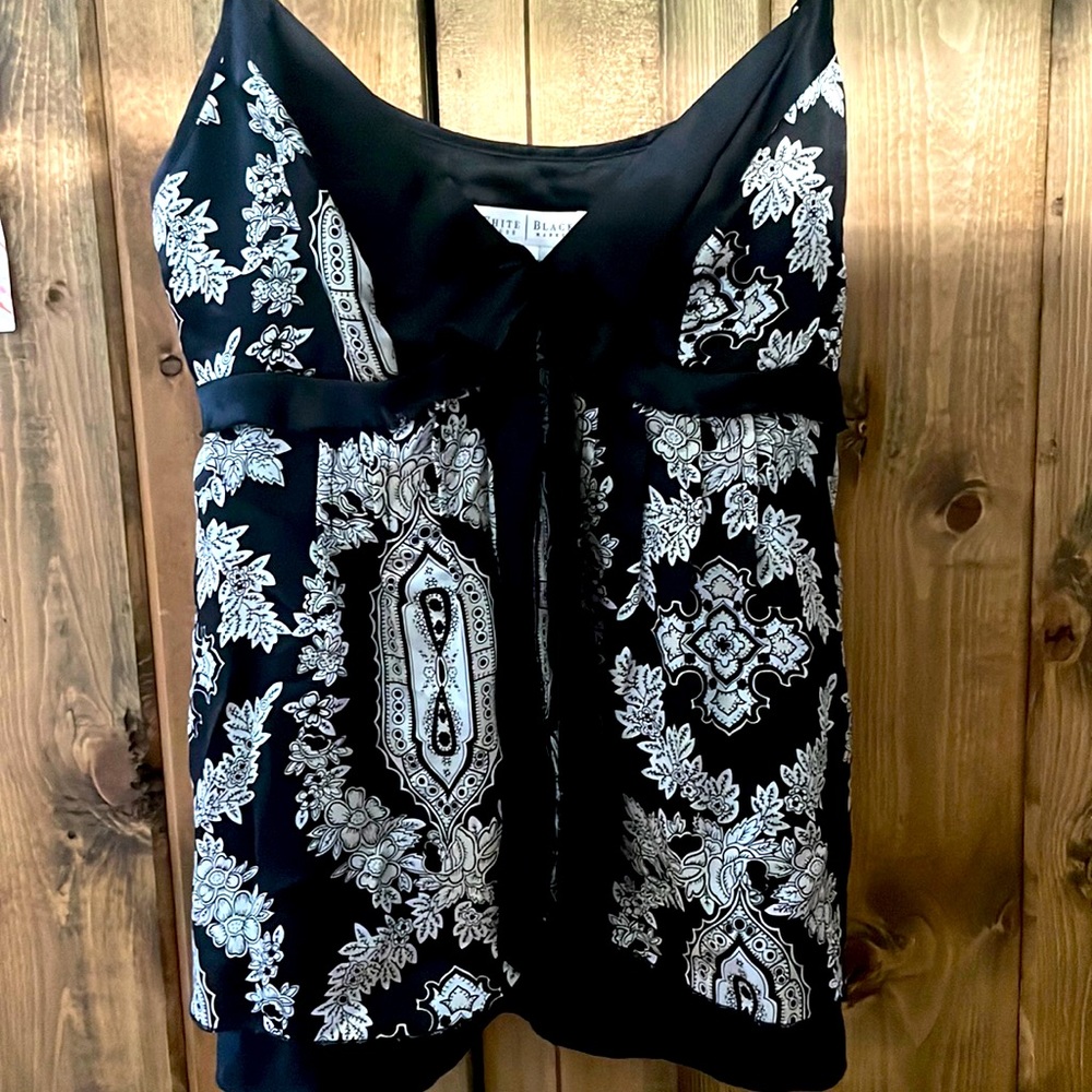 Black House White Market tank